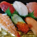 魚きん - 握り寿司（左アップ）