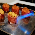 和牛肉割烹 格之進 82 - 和牛にぎり 炙り中