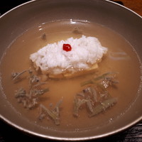 日本料理 丸しま - 鱧の葛打ちとジュンサイ玉子豆腐のお椀