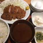 とんかつは飲み物。 - 濃厚とんかつ定食(890円)