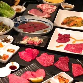 Enjoy a course that lets you enjoy plenty of rare Wagyu beef Yakiniku (Grilled meat)...