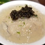 馳走 啐啄一十  - (02)蛤(三重県桑名産・7年もの)、蛤出汁のジュレを掛けて、フレッシュキャビアをのせて
      蛤出汁のジュレは蛤のお吸い物を濃縮したような澄んだ旨み
      蛤を噛み締めると芳醇さが津波の様に押し寄せてます