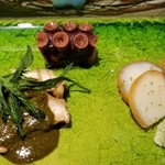 馳走 啐啄一十  - (04)煮黒鮑(福岡県産)、川のり(高知県四万十川産)
      
      (05)タイラギ貝(愛知県産)
      
      (06)真蛸(山口県)の桜煮