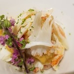 馳走 啐啄一十  - (07)毛蟹(北海道函館産)と蝦夷馬糞雲丹(北海道小樽産・塩水雲丹)
      春～秋は身が柔らかく甘みのある若い毛蟹が楽しめます
      蝦夷馬糞雲丹のしっかりした甘みも印象的