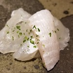 馳走 啐啄一十  - (10)真子鰈(山口県産・放血神経〆・2日寝かせ)
      産卵期は冬～春、旬は初夏～初秋
      あれこれと旬の魚が居ない時期に旬を迎える魚ですから重宝します
      エンガワの脂のりも良いですし、甘みと旨みがたっぷりです