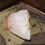 馳走 啐啄一十  - (11)真鯛 (山口県周防大島産・30%放血の脱水仕込み・5日寝かせ)
      産卵期は春～初夏、旬は秋～晩冬
      時期は最悪ですが、この時期とは思えないほどにしっかりとした旨みと甘さがあり、驚くばかり。