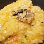 馳走 啐啄一十  - (21)春トリュフ(イタリア産)ご飯(生玉子入り)、毛蟹(北海道函館産)入り
      春トリュフの控えめながらも艶やかな薫りが立ち昇って来ます。