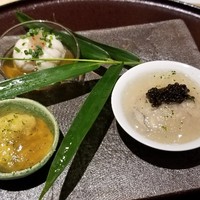 馳走 啐啄一十  - (01)真鯛(山口県周防大島産)の白子饅頭
                
                (02)蛤(三重県桑名産・7年もの)、蛤出汁のジュレ掛け、フレッシュキャビアをのせて
                
                (03)蝦夷馬糞雲丹(北海道小樽産)に羅臼昆布の出汁ジュレ掛け