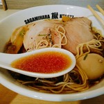 Sagamihara 欅 - 醤油味の強いスープ。