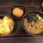 Yudetarou - こんな感じ。(コロッケがサービス品、ご飯と食べるか？そばに入れるか？)（´-`）.｡oO