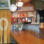 御飯屋紀乃 - 店内①
お寿司屋さんのような雰囲気