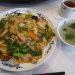 中国菜館 昇龍亭 - お値段は上ったけれど、スープ付きになっていました