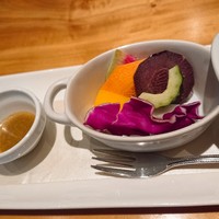 モンドヴィーノ - バーニャカウダ。野菜はパリパリ！っと乾燥。わざとこういうパリパリの仕立てにしてるのかなぁ、、とも(^.^)
