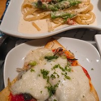 モンドヴィーノ - ちりめんのピザ、薄いクリスピーな生地が美味しい(^.^)
                ずわい蟹のクリームパスタ。平麺パスタに濃厚クリーム、美味しい(≧∀≦)