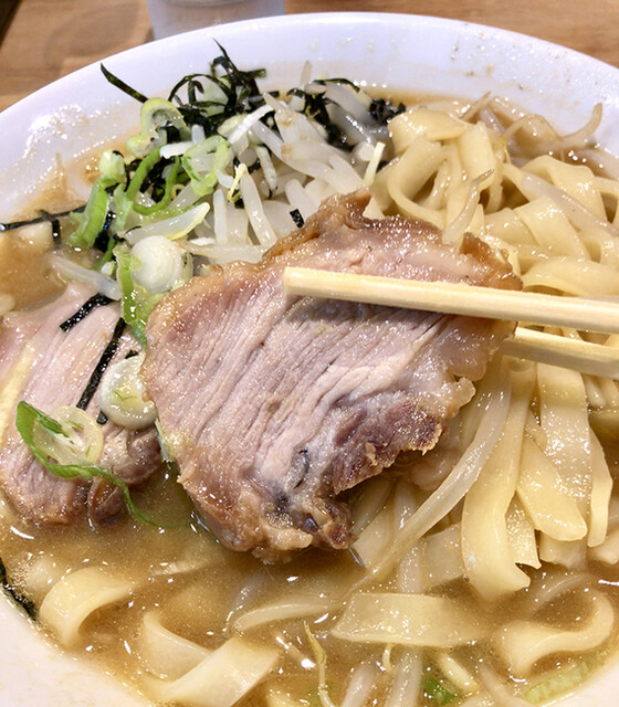 肉うどんさんすけ>