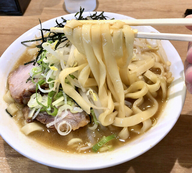 肉うどんさんすけ>