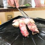 ホルモン千葉 - お店の人が焼いてくれるよー