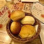 ニクバルダカラ - お通し¥250(外税)のパン…2人分
