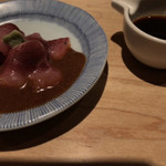 日本橋海鮮丼 つじ半 - 鯛の刺身、タレがたっぷり