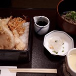 かごの屋 - 大海老？と穴子の天重和膳1609円