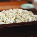 せきざわ - 生粉打ちのもりそば、つやつや