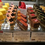 ドゥブルベ・ボレロ - うっとりと気品あふれるプチガトーがズラリ（その1）