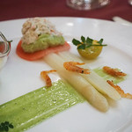 マゼランズ - ホワイトアスパラガスのマリネとズワイ蟹のサラダ、冷製コーンクリームスープ