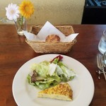レストラン　ミツヤマ - グリーンサラダ、オムレツ