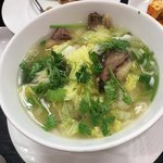 中国家庭料理 神洲之華 - 牛ばら角煮香菜塩ラーメン1180円 肉柔らかし、香菜美味し