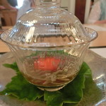 御料理 まつ山 - 若松トマトと秋田県産新じゅんさい　器