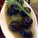 オリーブもよく浸かっていてワインのアテにぴったり
