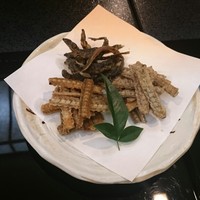 中川楼 - ドジョウの素揚げ、鰻の骨煎餅(塩&醤油)４人前