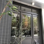 ホルト コーヒーアンドトリーツ - 加古川ベルデモール商店街と寺家町商店街が交差する一等地にあるシングルオリジンコーヒーとトリ―ツのカフェです（２０１８．６．２８）