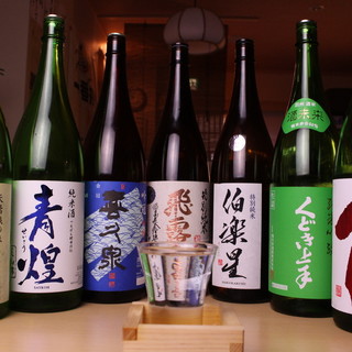 店主精选。日本全国各地的日本酒，与鲜鱼的绝配◎