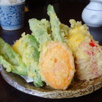そば茶屋 極楽坊 - 山盛りの野菜天ぷら