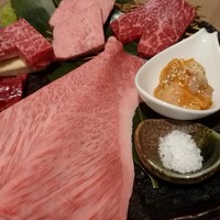 近江うし 焼肉 にくTATSU 青山本店 - 盛り合わせ。さすが近江牛