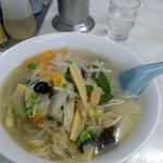 亀恵食堂 - (白菜、キャベツ、人参、キクラゲ、たけのこ、さやえんどう、もやし、マッシュルーム、ヤングコーン、そしてまさかの····)
