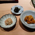 匠 進吾 - 酒肴３種、鮑の肝醤油漬け、ウニの味噌漬け、海老の味噌
