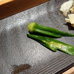 匠 進吾 - オクラの昆布〆