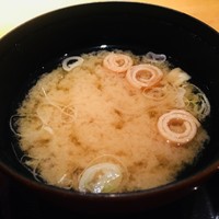 魚匠 基  大門町 - 豪快！てんこ盛り海鮮丼　980円（税込）」