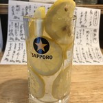 名駅立呑 おお島 - レモンたっぷりチューハイ490円