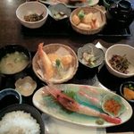 さくら - 平日特選海鮮定食　大きなボタン海老にびっくり☆小鉢も日替わりでGOOD!