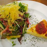 ガーデン＆クラフツ カフェ - ('11/7)この店を特徴付ける彩鮮やかなサラダ（若鶏にセット）