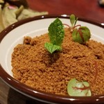 日本料理 TOBIUME - ⑫遊び心～"童心に返る"
      スコップの上には炙った枇杷の葉。遊びごごろ満載です。
      肝心のデザートは、土に見立てた黒糖の中に枇杷とレアチーズ、ワインジュレ