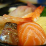 新潟市中央卸売市場誠食堂 - 海鮮丼（\900税込み）