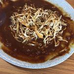 山本ロース - 味噌ロースのソースとキャベツを絡めて食べたら美味しかったです。