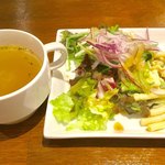 バーベキューレストラン ビービーズ - スープやサラダはおかわり自由。