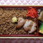 紅花軒 - 鶏そぼろに照り焼きに卵焼きに牛蒡煮