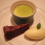 エノテカ・オルモ・デル・カウカソ - 青リンゴソースのパンナコッタ、ガトーショコラ、バニラ