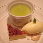 エノテカ・オルモ・デル・カウカソ - 青リンゴソースのパンナコッタ、カタラーナ、バニラ